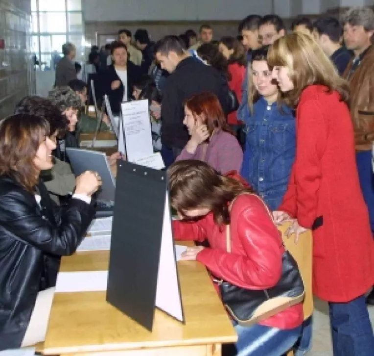 20% dintre bugetari vor ramane someri?