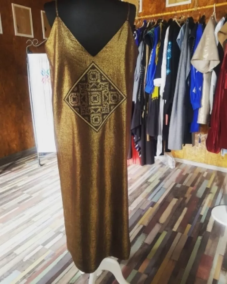 Alina Marica va recomanda sa purtati de sarbatori o rochie superba din brandul Maressia