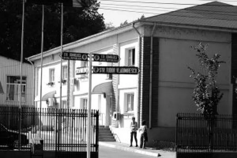 Angajati pe banii statului