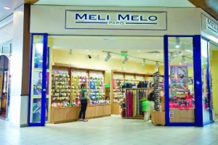 Angajatii exploatati parasesc pe capete buticurile de gablonzuri, Meli Melo isi da cu firma in cap si face evaziune fiscala la preturi promotionale