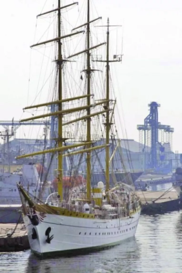 Asirom si Astra incaseaza bani frumosi, fara mari riscuri. Nava scoala "Mircea" si echipajul au fost asigurati cu 1 miliard pentru un voiaj