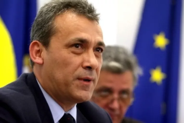 Basescu a scapat haturile: Disolutia majoritatii guvernamentale