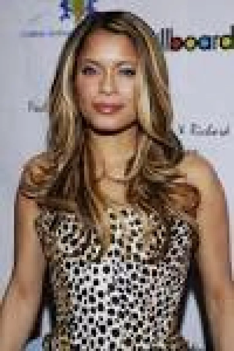 Cantareata Blu Cantrell, de 37 de ani, spune ca cineva a incercat sa o otraveasca