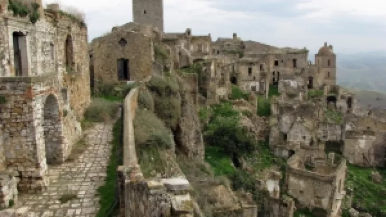 Cel mai frumos oras abandonat din lume: CRACO