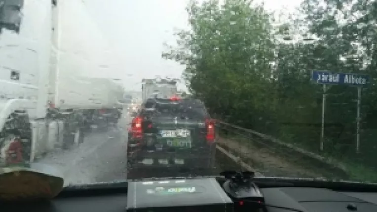 Cod galben de instabilitate atmosferica si racire accentuata a vremii incepand din aceasta noapte