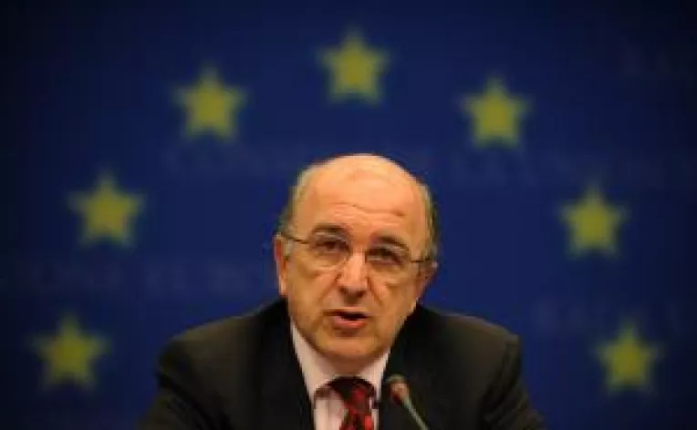 Deficitul bugetar ne aduce in colimatorul CE