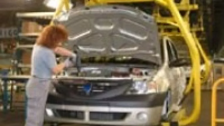 Din cauza crizei economice, Dacia si-a redus cu 15% productia
