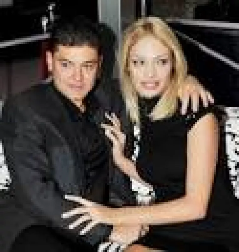 Dupa 9 ani de relatie, Cristian Boureanu si Valentina Pelinel divorteaza!