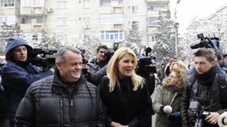 Elena Udrea si Neculai Ontanu au inaugurat 20 locuinte pentru tineri si 49 pentru chiriasii evacuati