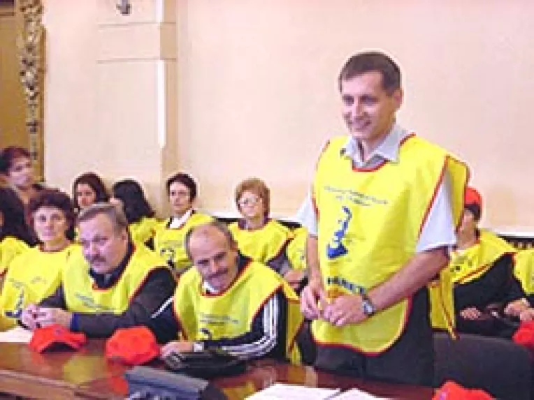 FMI nu le-ar prea mari salariile profesorilor romani