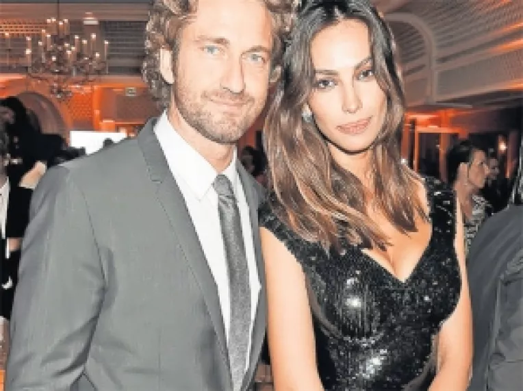 Gerard Butler si iubita sa, Madalina Ghenea, promoveaza frumusetile turistice ale Romaniei