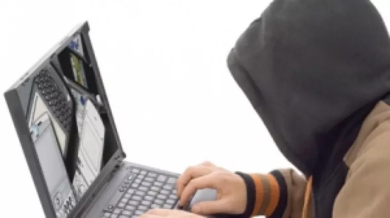 Hackerii sparg conturile de e-mail