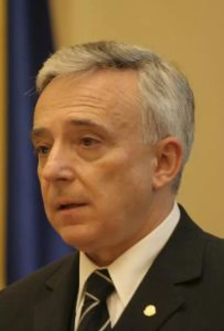 Lectiile de supravietuire  ale lui Isarescu