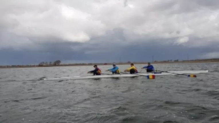 Lotul olimpic masculin de canotaj se afla in pregatiri la Napoli