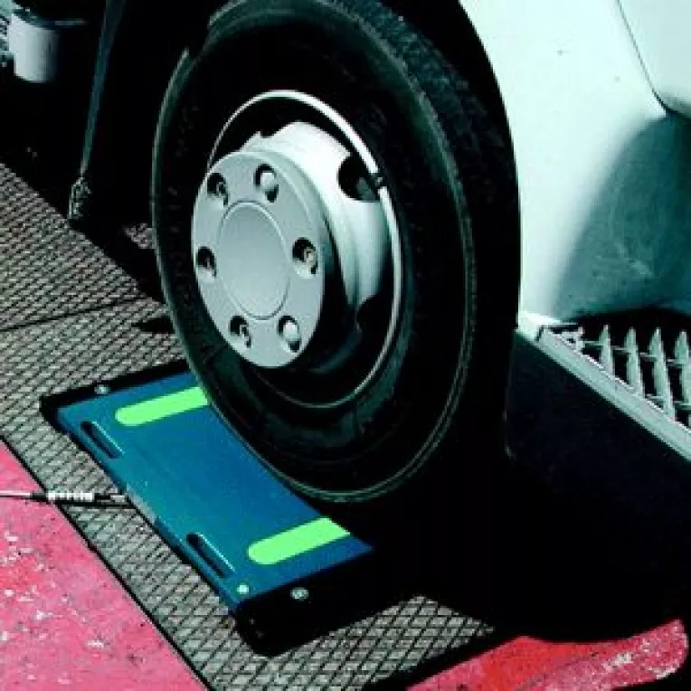 MAE avertizeaza:
Ungurii dau amenzi de pana la 1300 de euro pentru depasirea gabaritului la TIR-uri