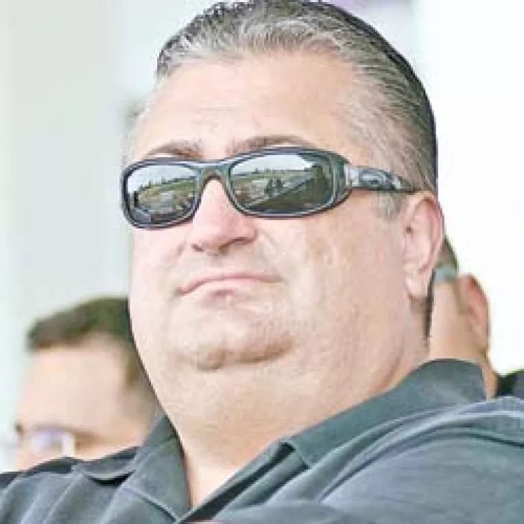 Marian Iancu isi trage bloc de locuinte la malul marii