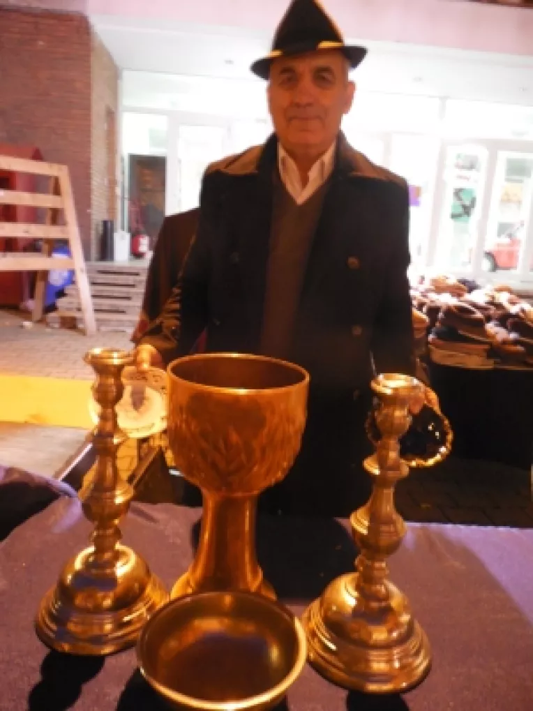 Marin Buzescu: "Obiecte din argint si ceasuri vechi, la targul traditional de la Muzeul Taranului Roman!"