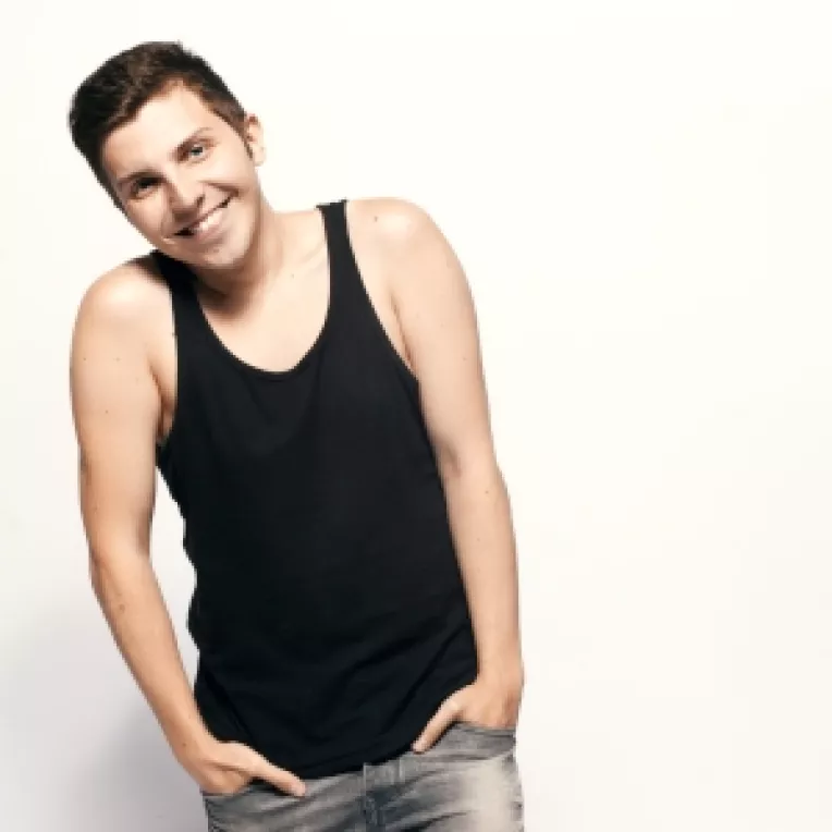 Mike a lansat single-ul Ya Yeah