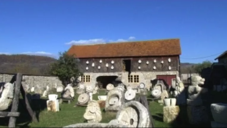 Muzeul Pietrei din Sangeru-Prahova, donatie publica a poetului militant Lucian Avramescu, a fost vandalizat