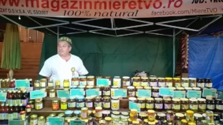 Ovidiu Tilioi, apicultor din Valcea, la Zilele Municipiului Calarasi: "Mierea de mana si de salcam au fost cele mai cautate!"