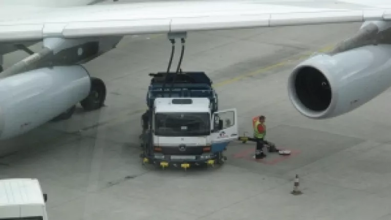 Petrom ofera 13,8 milioane de lei pentru Petrom Aviation