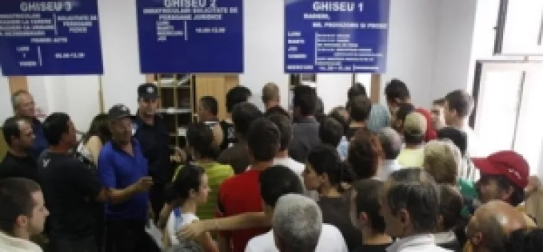 Plata facturilor: 94 dintre romani folosesc bani lichizi si 6%  cardul bancar!