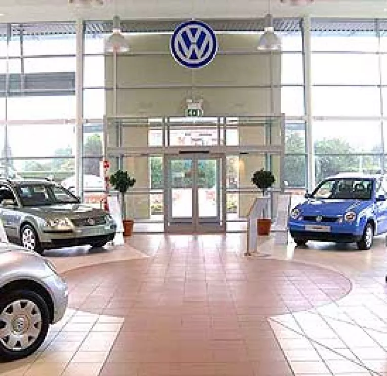 Porsche a devenit actionar majoritar la Volkswagen