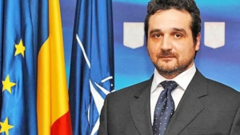 Remanierea guvernului Boc: Basescu transmite mesaje prin Lazaroiu