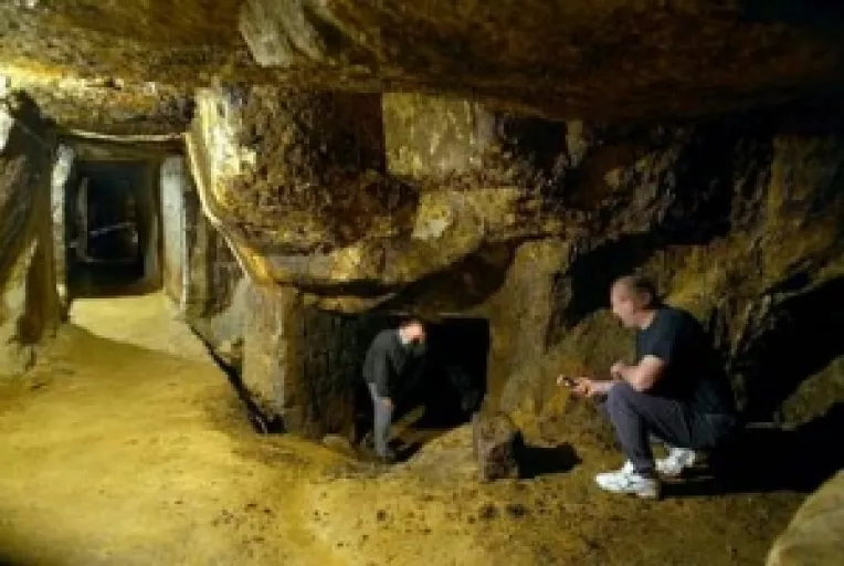 Rosia Montana : Alti 16 intelectuali contesta proiectul minier invocand protejarea galeriilor romane din Muntele Carnic