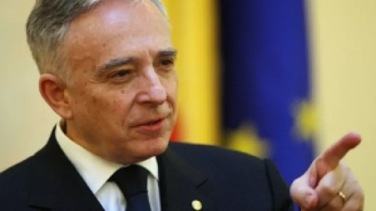 Solutia pentru a salva Romania: Premier Isarescu si pierderea puterii executive absolute de care dispune T. Basescu