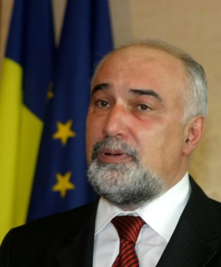 Tariceanu si Vosganian au fost reclamati la PICCJ pentru furnizare de date false in Parlament