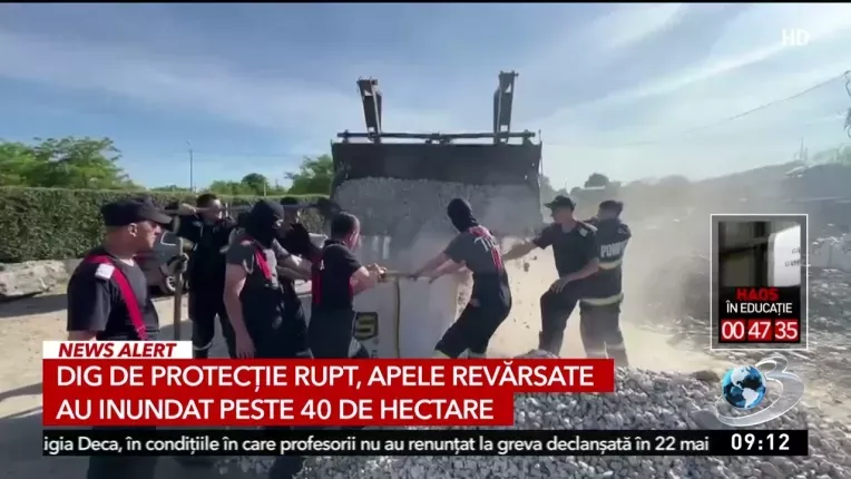 Un dig de protectie s-a rupt in Tulcea. Apele revarsate au inundat peste 40 de hectare de teren