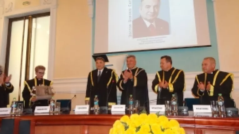 Universitatea din Craiova a acordat titlul de  Doctor Honoris Causa d-lui prof.univ.dr. Florin Georgescu, prim-viceguvernator al Bancii Nationale a Romaniei